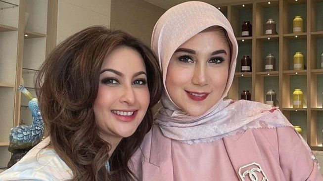 Persahabatan Marini Zumarnis dan Diana Pungky. [Instagram/marinizumarnisreal]