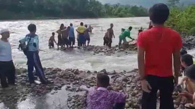 Haji Didin Hilang di Sungai Cimandiri Sukabumi
