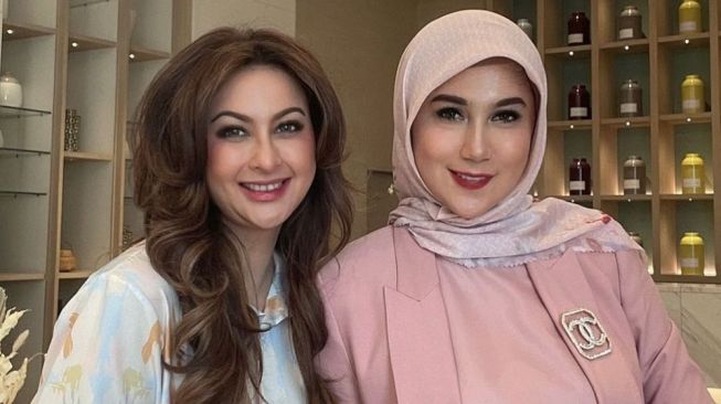 Persahabatan Marini Zumarnis dan Diana Pungky. [Instagram/marinizumarnisreal]