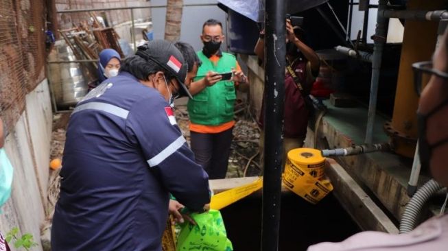 Cemari Lingkungan, Pemprov DKI Segel Saluran Limbah Pabrik Farmasi di Jakarta Utara