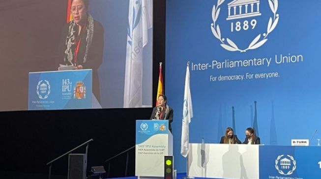 Ketua DPR RI Dr. (H.C) Puan Maharani saat memberikan sambutan pada forum yang digelar di IFEMA Palacio Municipal, Madrid. Foto: Dok/rni