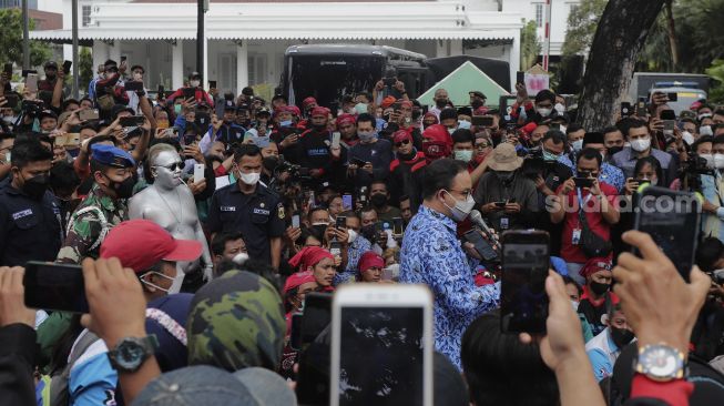 Demo di Depan Balai Kota, Buruh Kecewa Tak Bisa Ketemu Anies untuk Tagih Revisi UMP