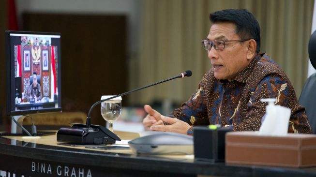 Biar Dihargai Rakyat, Pakar Ekonomi Tantang Presiden Jokowi Pecat Moeldoko dan Ngabalin