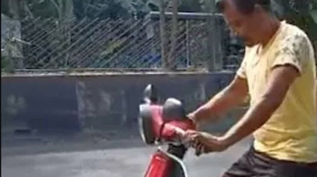 Modifikasi Nyeleneh Motor Vespa, Bisa Buat Angkut 3 Penumpang Sekaligus