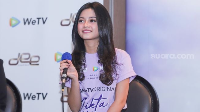 Aktris Yoriko Angeline saat jumpa pers drama seri 'Dikta dan Hukum' di Kuningan, Jakarta Selatan, Senin (29/11/2021). [Suara.com/Alfian Winanto]