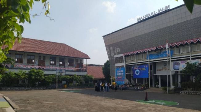 Kepala Sekolah SMPN 1 Cimahi Terlibat Baku Tembak di Cibabat