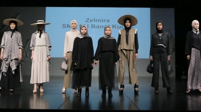 Koleksi Zelmira di Jogja Fashion Week 2021. [Instagram]
