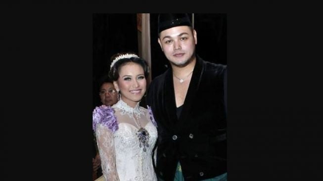 Potret Transformasi Ivan Gunawan dan Ayu Ting Ting. (Instagram/@ayuigun.ofc)