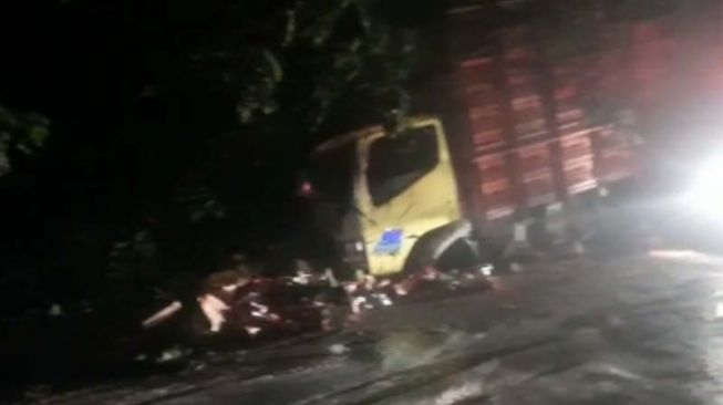 Kecelakaan Beruntun Sejumlah Mobil verus Truk di Salatiga, Satu Orang Tewas