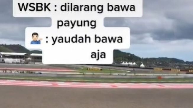 Dilarang Bawa Payung saat Nonton WSBK di Mandalika, Pria Ini Pakai Benda Anti Mainstream