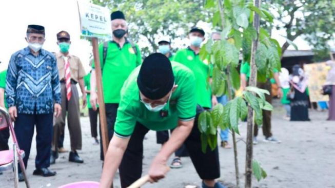 Serempak dengan Riau, DPP LDII DIY Tanam 600 Pohon Kepel