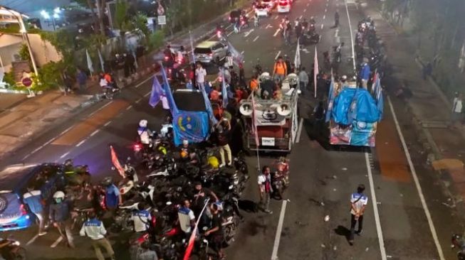 Demo Sampai Malam, Akhirnya Buruh dan Pemprov Jatim Capai Kesepakatan