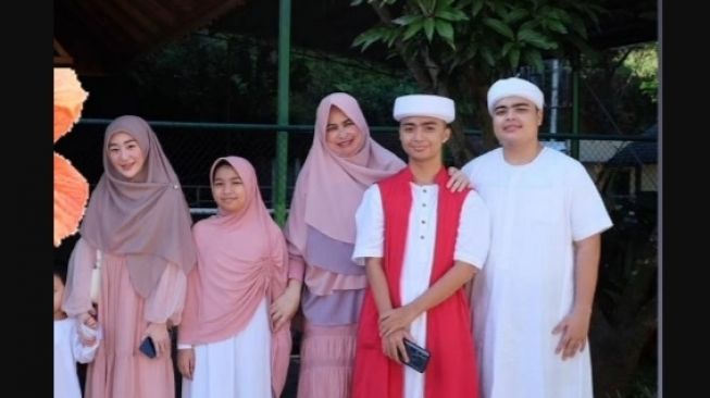 Potret Kenangan Larissa Chou dan Ameer Azzikra (Instagram/@larissachou)