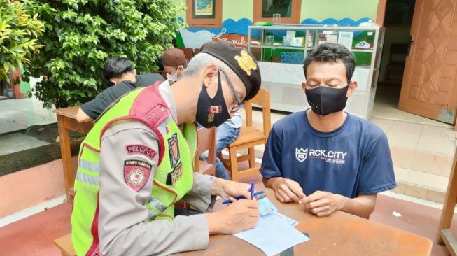 Serba-serbi Gerebek Vaksin di Pasar Anyar, Ada yang KTP Padang dan Kabupaten Bogor