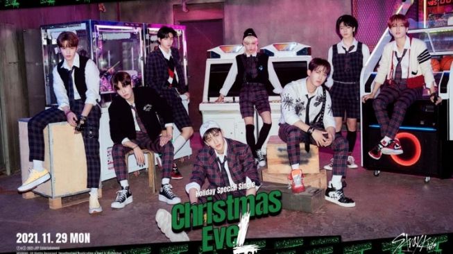 Lirik Lagu Christmas EveL - Stray Kids