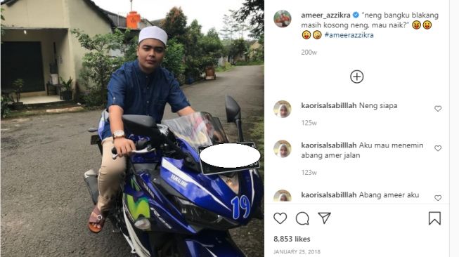 Ameer Azzikra bersama motor Yamaha R-25 (Instagram)