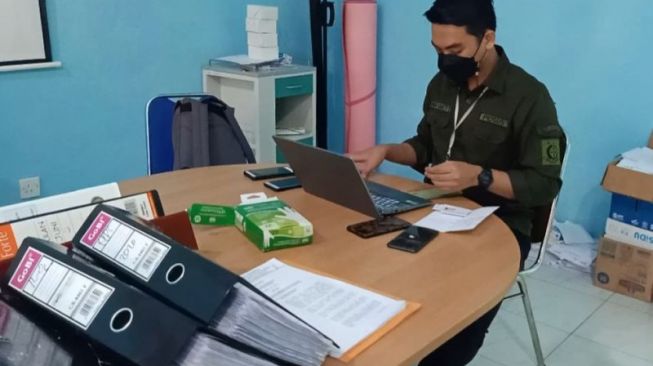 Jaksa Sita HP dan Komputer Usai Geledah Puskesmas Seilekop Bintan
