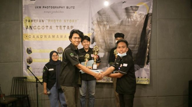 Tiga Mahasiswa IIB Darmajaya Borong Juara Lomba Fotografi se Bandar Lampung