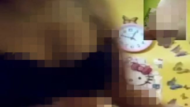 Video Syur berlatarbelakang dinding kamar Hello Kitty tersebar di facebook warga Ciamis. [IST/HRonline]