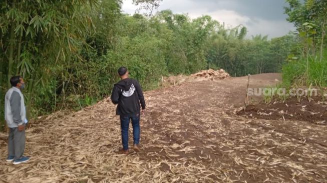 Lahan yang rencananya akan dibangun Ponpes milik Gus Nur di Desa Klampok Kecamatan Singosari, Kabupaten Malang, Rabu (1/12/2021). [SuaraMalang.id/Bob Bimantara Leander]