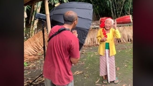 Motret Nenek Nenek Tetangga Hasil Fotonya Malah Bikin Warganet Terharu Beritahitsid