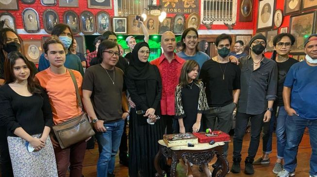 Potret akrab Dul bareng Mulan Jameela. [Instagram/duljaelani]