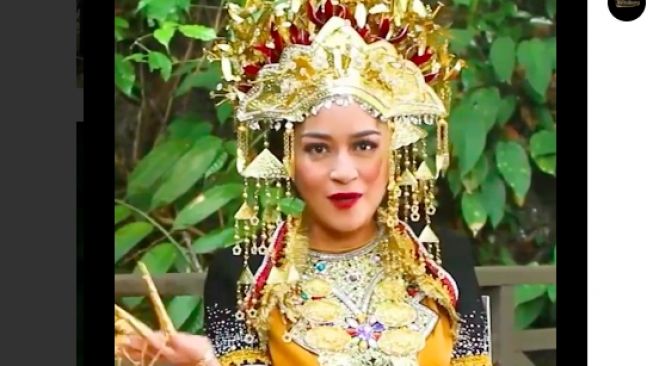 Hiasan Pengantin Khas Palembang Dipakai Artis Malaysia Viral, Budayawan Beri Respon Ini