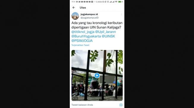 Tangkapan layar soal keributan antara suporter dan warga di sekitar UIN Sunan Kalijaga, Depok, Kabupaten Sleman. - (Twitter/@jogjakampusID)