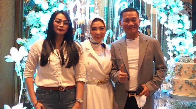 Momen Bella Shofie Bertemu Mantan Istri Suami (YouTube/Bella Shofie Entertainment)