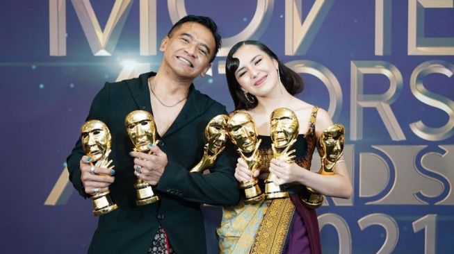 Potret Beby Tsabina Borong Piala IMA Awards 2021. [Instagram.com/bebytsabina]