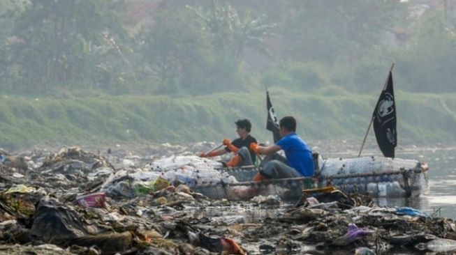 Sampah plastik mendominasi sungai. (Dok: Sungai Watch)