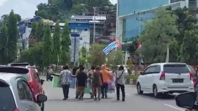 8 Pemuda Ditangkap Usai Kibarkan Bendera Bintang Kejora di Jayapura