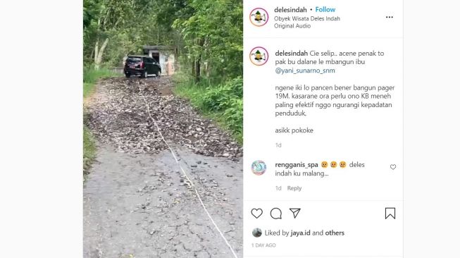 Viral sebuah monbil selib di jalan rusak. selib di jalan rusak yang berada di Klaten. Warganet pun langsung ramai-ramai sentil Bupati Sragen. [Instagram/@delesindah]