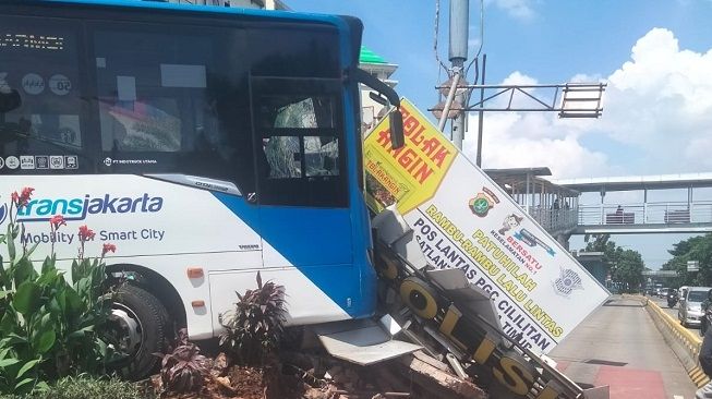 Kecelakaan Beruntun, Operasi 229 Unit Bus Transjakarta Dihentikan