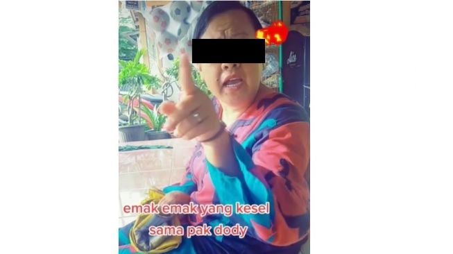 Viral Emak-emak Kesal dengan Doddy Sudrajat, Ekspresinya Jadi Sorotan (TikTok)