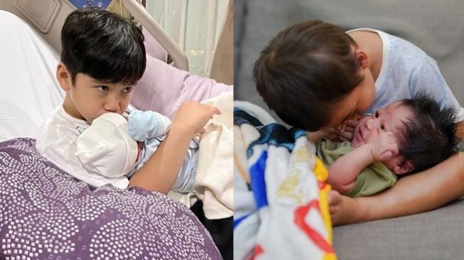 Gemas Maksimal! Intip 6 Potret Adu Gaya Rafathar dan Kiano Momong Adik