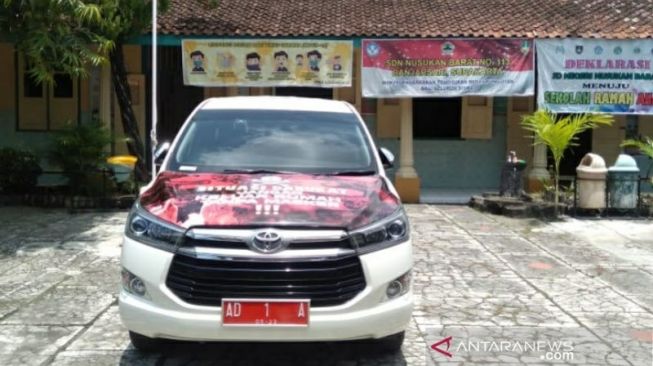 Mobil dinas yang biasa dipakai oleh Wali Kota Surakarta, Gibran Rakabuming Raka [ANTARA/Aris Wasita]. 