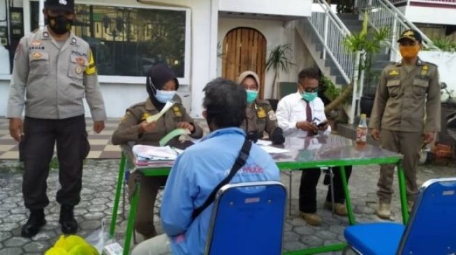 Razia Prokes di Dua Wilayah Balikpapan, 17 Pelanggar Ditemukan, Sanksi Sosial Diberikan