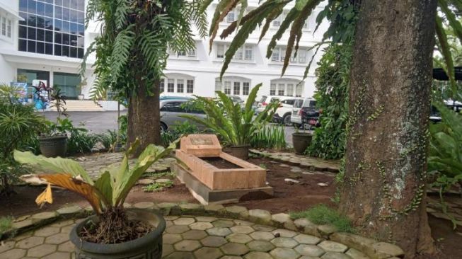 Makam Misterius di Belakang Balai Kota Malang Tak Dipindahkan Sebab Kemistisannya