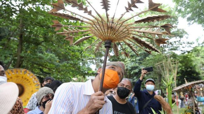 Ramaikan Festival Payung Indonesia, Ganjar Geli Lihat Payung Bolong-bolong