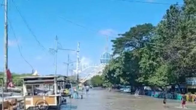 BMKG Peringatkan Potensi Banjir Rob di Pesisir Kota Surabaya Selama Beberapa Hari Ini