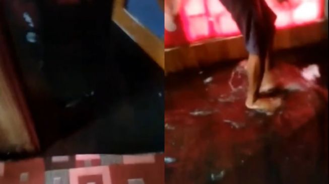 Viral Bocil Nge-Vlog Rumahnya Kebanjiran, Publik Salfok Bapaknya Masih Tidur Nyenyak