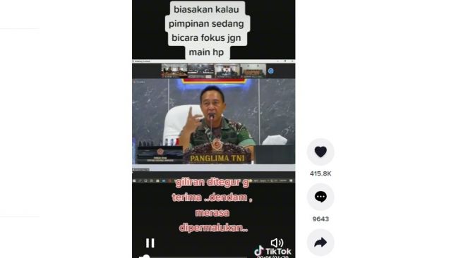 Tangkapan layar Panglima TNI Jenderal Andika Perkasa ngamuk saat rapat. Ia terlihat membentak anak buahnya yang asyik bermain hp saat rapat. [TikTok]