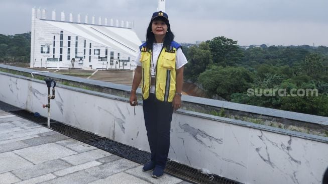 Bungkam Dicecar Wartawan, Wamen PU Nebeng Daihatsu Terios saat Penuhi Panggilan Kejagung