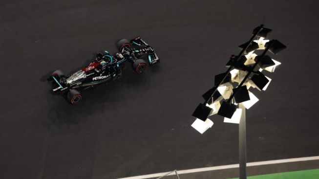 Hasil FP2 F1 GP Arab Saudi: Lewis Hamilton Tercepat, Verstappen Kesulitan