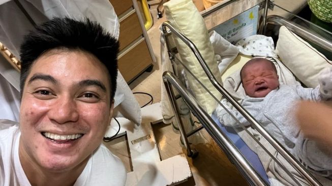 Potret Artis Jenguk Baby Rayyanza.(Instagram/@baimwong)