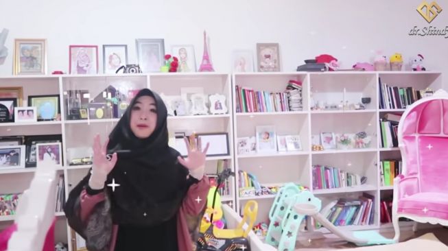 Potret Rumah Shindy Kakak Ria Ricis. [YouTube/Dokter Shindy]