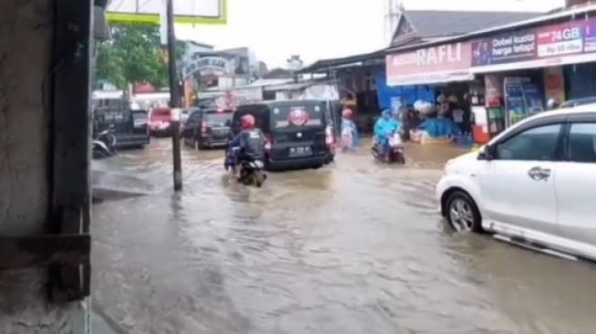 Makassar Siaga Satu, Tinggi Air Sudah Mencapai Lutut Orang Dewasa