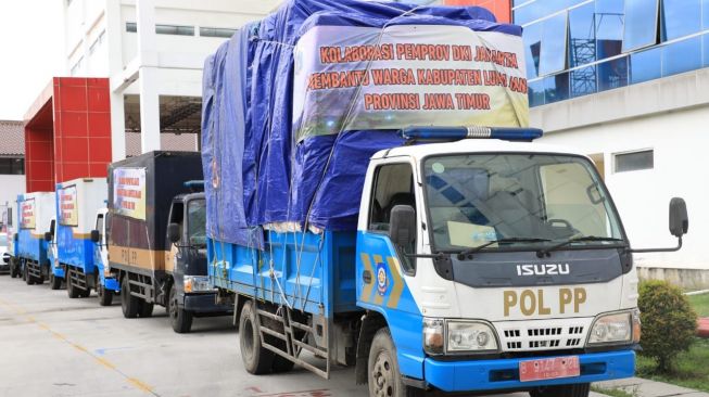 Pemprov DKI Kirim 8 Truk Logistik Bantu Korban Erupsi Gunung Semeru