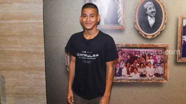 Aktor Bio One  ketika ditemui usai jumpa pers film Srimulat : Hil Yang Mustahal di Kebon Jeruk, Jakarta Barat, Senin (6/12/2021). [Suara.com/Alfian Winanto]